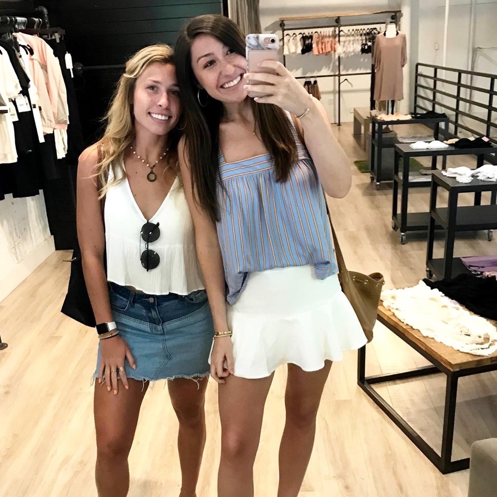 Do + Be White ruffle skort